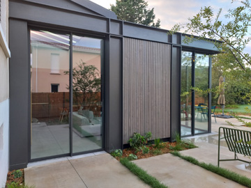 Extension de maison en ossature bois contemporaine.