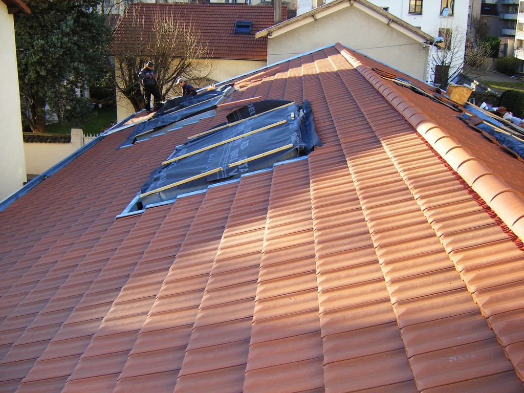Toiture en tuiles en cours de travaux
